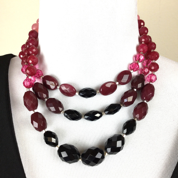 White House Black Market Jewelry - White House Black Market Pink Ombre Necklace